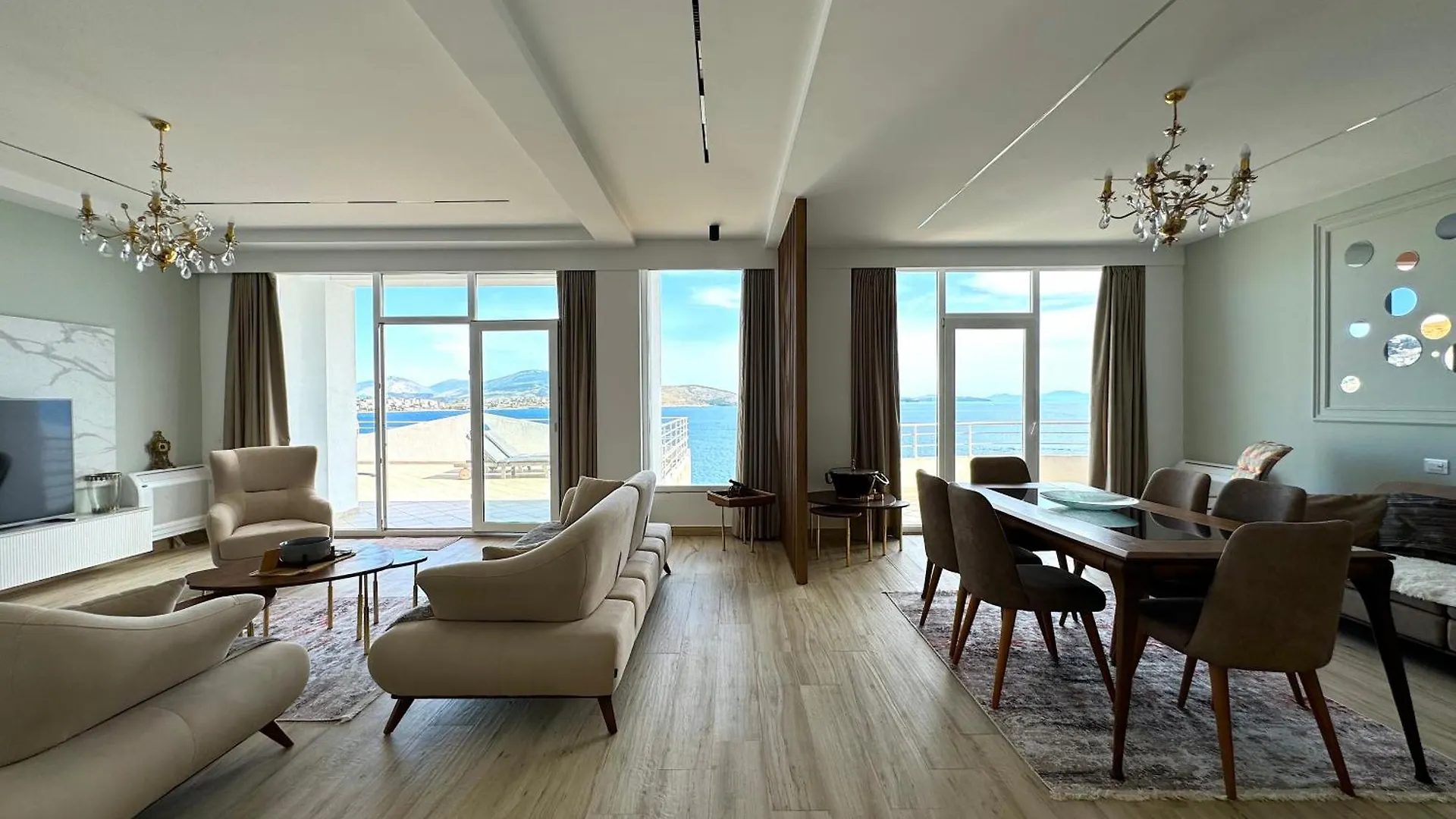 Seafront Oasis Luxury Apartment, With Sae View Sarandë