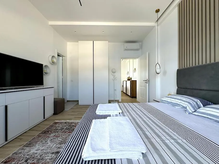 Seafront Oasis Luxury Apartment, With Sae View Sarandë Appartamento