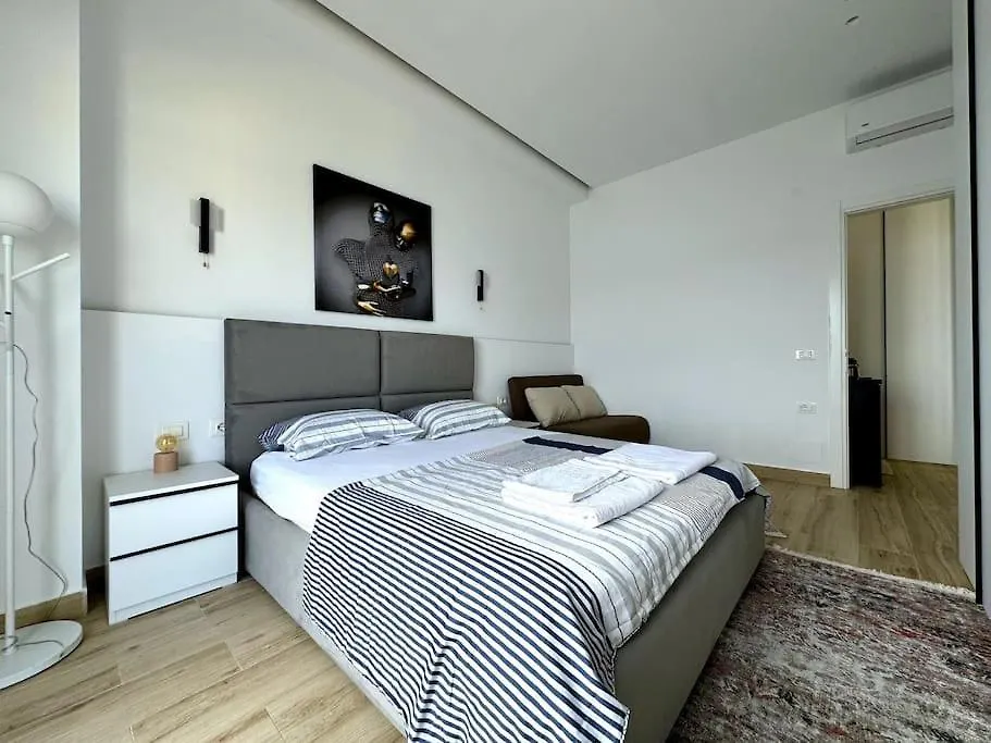 Seafront Oasis Luxury Apartment, With Sae View Sarandë
