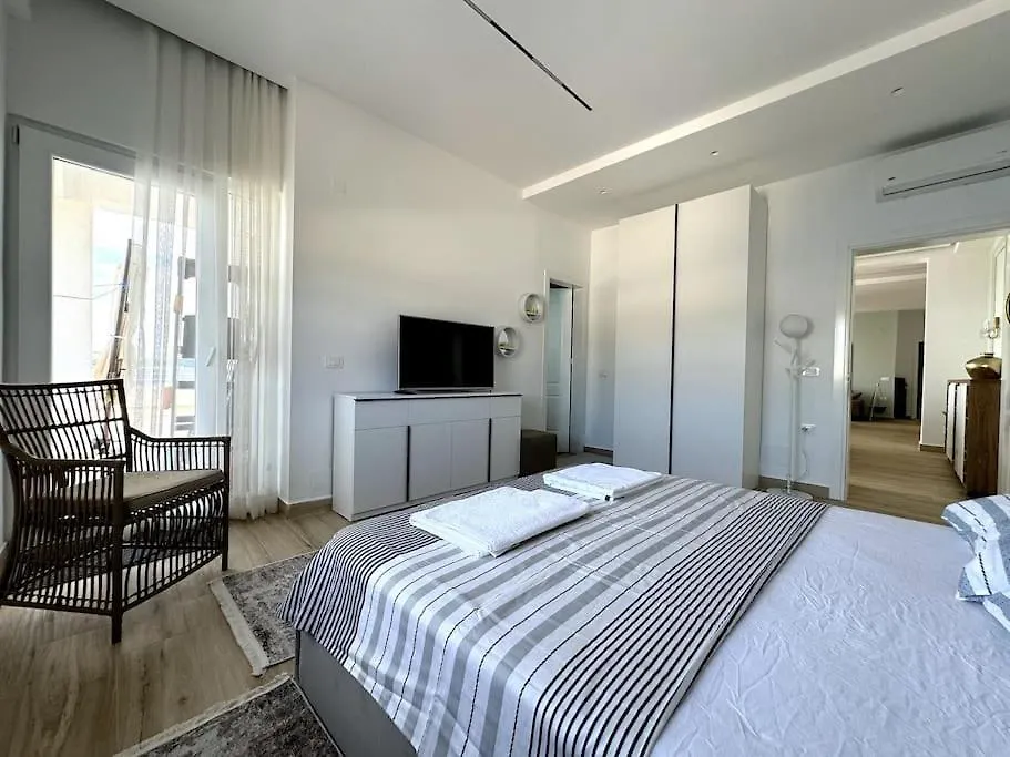 Seafront Oasis Luxury Apartment, With Sae View Sarandë
