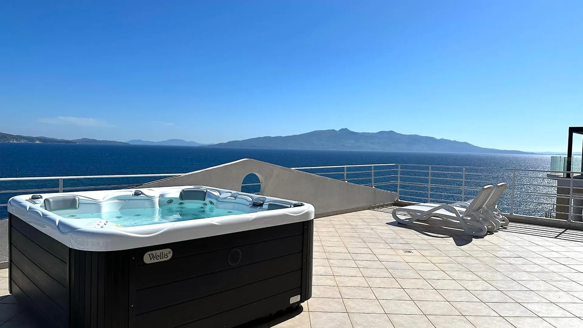 Seafront Oasis Luxury Apartment, With Sae View Sarandë 0*,